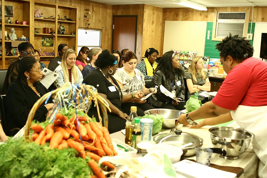 The Happy Kitchen/La Cocina Alegre offers free cooking classes to underprivileged neighborhoods. (Photo courtesy of The Happy Kitchen)
